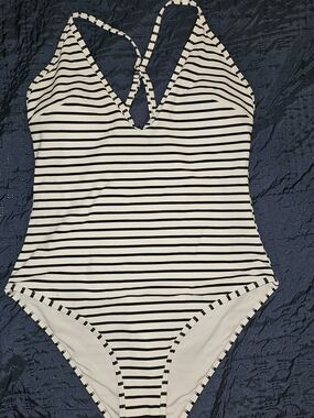 Source Unknown Black and White Striped One-Piece Swimsuit